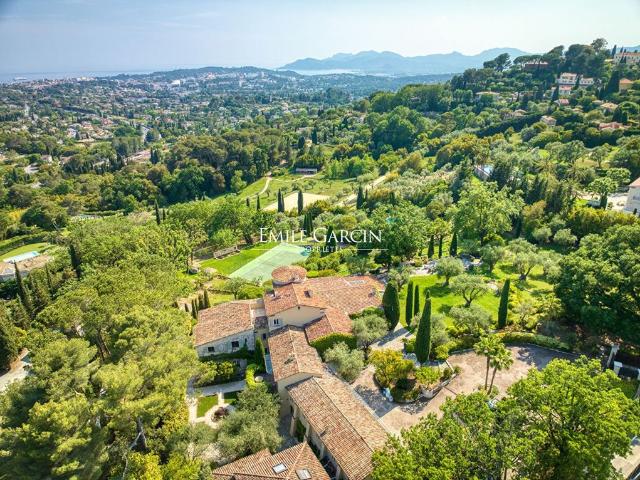 Maison de 15 pièces de luxe en location à Mougins, Provence Alpes Côte d'Azur
