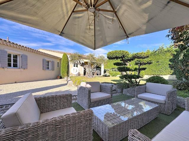 Maison de luxe de 124 m2 en vente Saint Saturnin lès Avignon, Provence Alpes Côte d'Azur