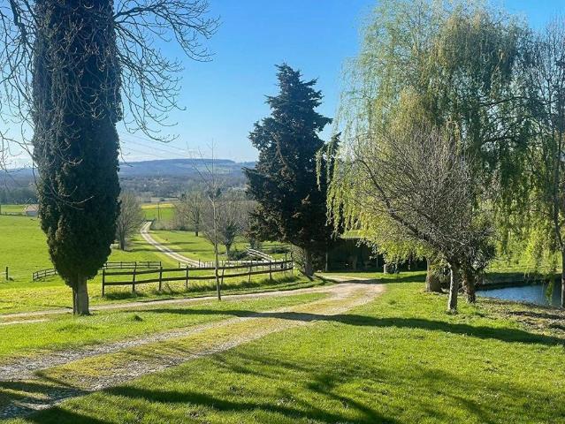 Maison de luxe de 12 pièces en vente à Trémons, France