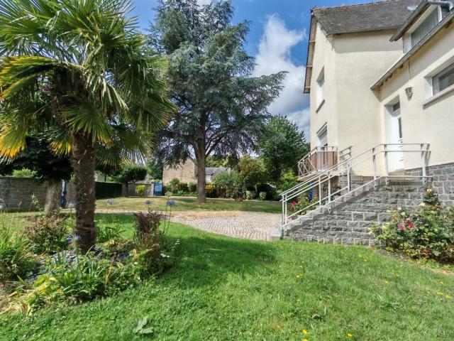 Maison de luxe de 12 pièces en vente à Miniac Morvan, France