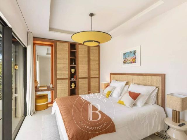 Maison de luxe de 12 pièces en vente à Saint Tropez, France