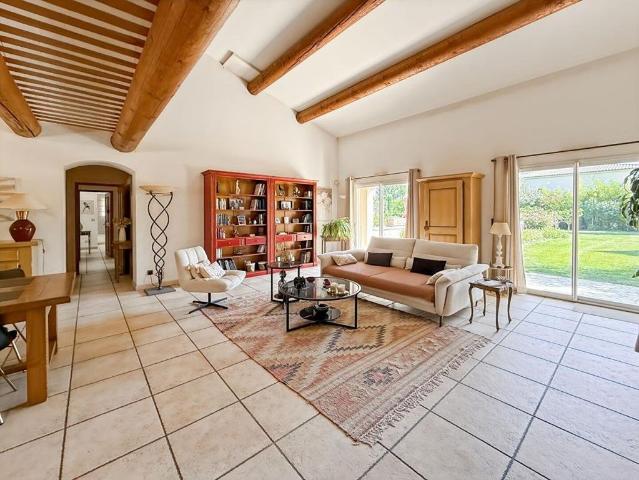 Maison de 5 pièces de luxe en vente à Noves, Provence Alpes Côte d'Azur