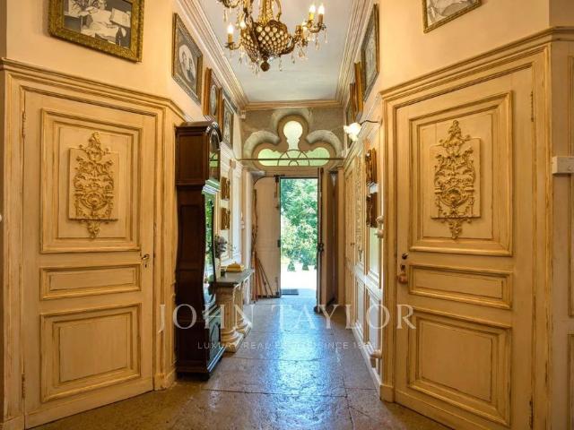 Maison de luxe de 18 pièces en vente à Lyon, Auvergne Rhône Alpes