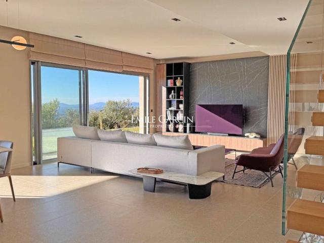Maison de luxe de 200 m2 en location Tourrettes sur Loup, Provence Alpes Côte d'Azur