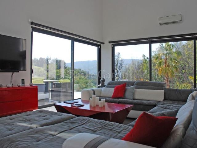 Maison de luxe de 220 m2 en location La Roquette sur Siagne, Provence Alpes Côte d'Azur