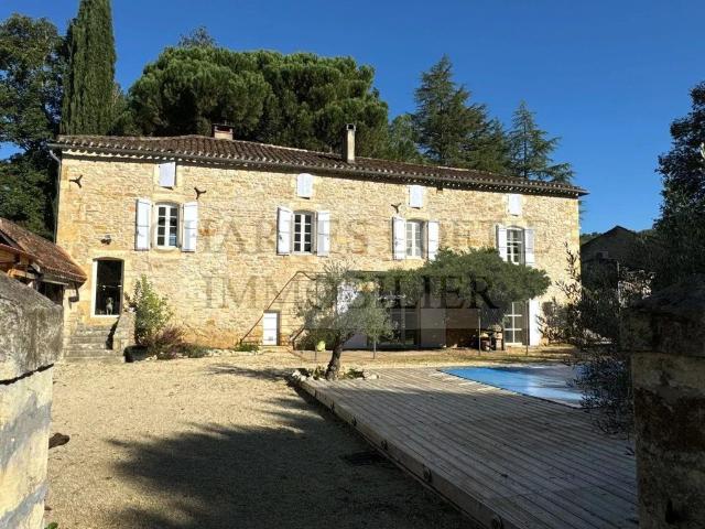 Maison de luxe de 22 pièces en vente à Vire sur Lot, France