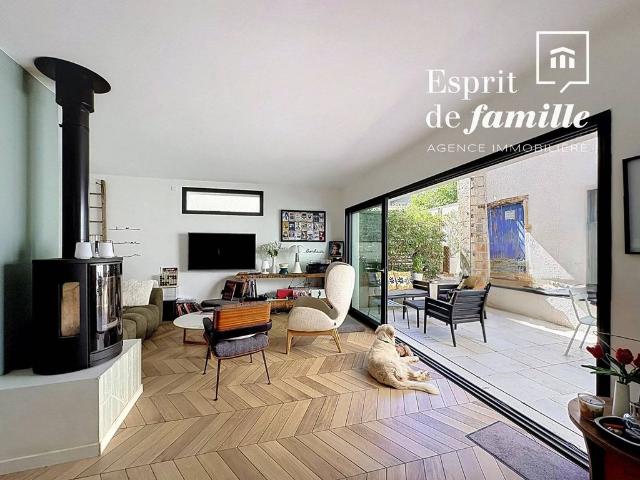 Maison de luxe de 3 chambres en vente à Cailloux sur Fontaines, Auvergne Rhône Alpes