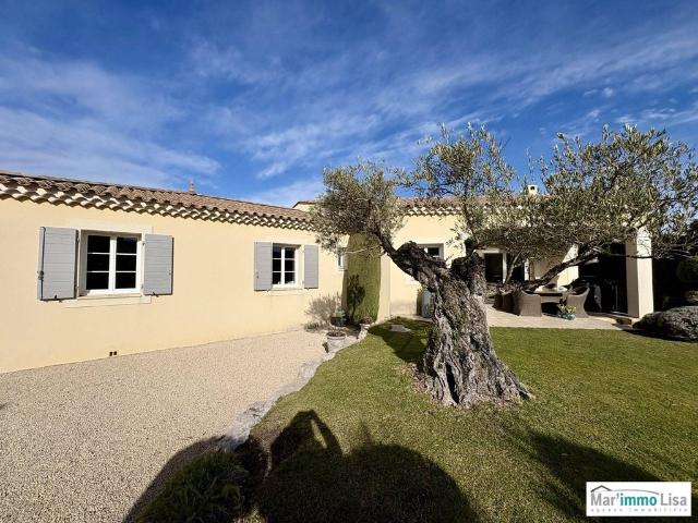 Maison de luxe de 3 chambres en vente à Saint Saturnin lès Avignon, France