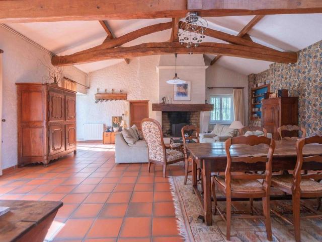 Maison de luxe en vente à Latresne, France