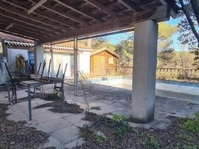 Maison de macon 9 pièces de 282 m² + 1 T3 +1 Studio + 6700 m² de terrain en zone naturelle