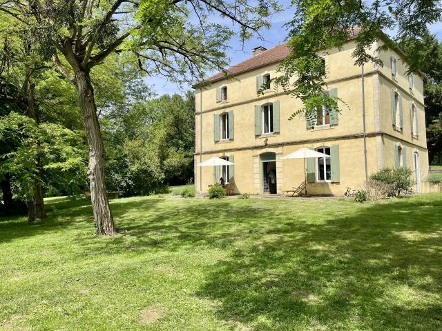 Maison de maitre au cœur de la campagne 310m² Monbahus
