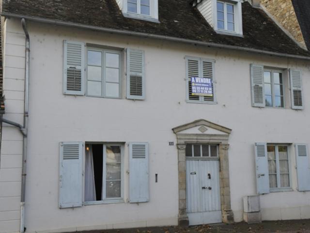 Maison de Maitre au coeur du Village de Pierre Buffière