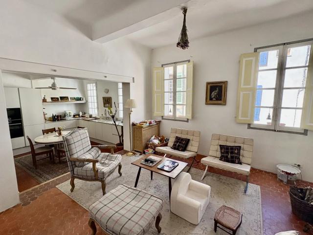 Maison de Maître avec Terrasse de Toit Boutique 360m² Cotignac