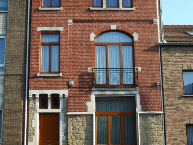 Maison de maître avec beaucoup de caractère, endroit calme