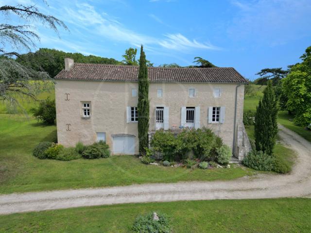 Maison de Maître avec dépendances, 20 hectares et étang 201m² Montcaret