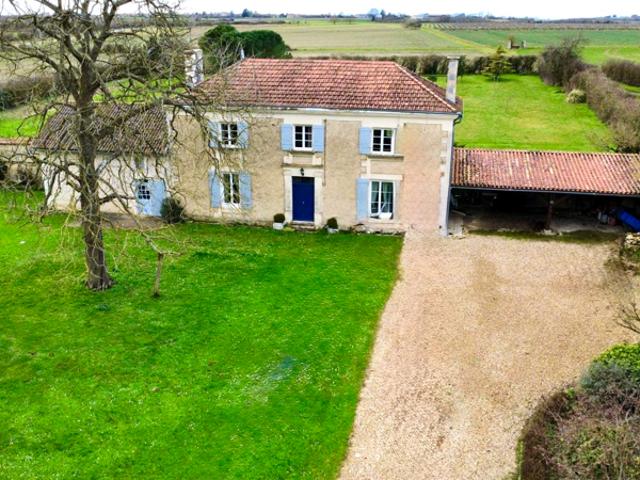 MAISON DE MAITRE AVEC DEPENDANCES SUR 8000 m² DE TERRAIN