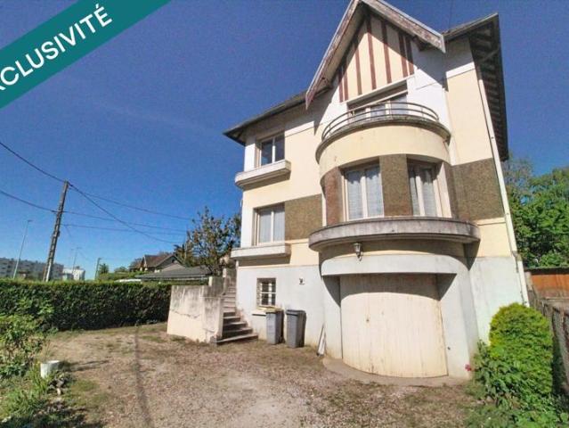 Maison de maître avec fort potentiel à deux pas du centre !
