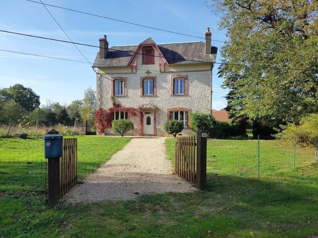 Maison de maitre avec jardin à vendre proche Chaillac 36