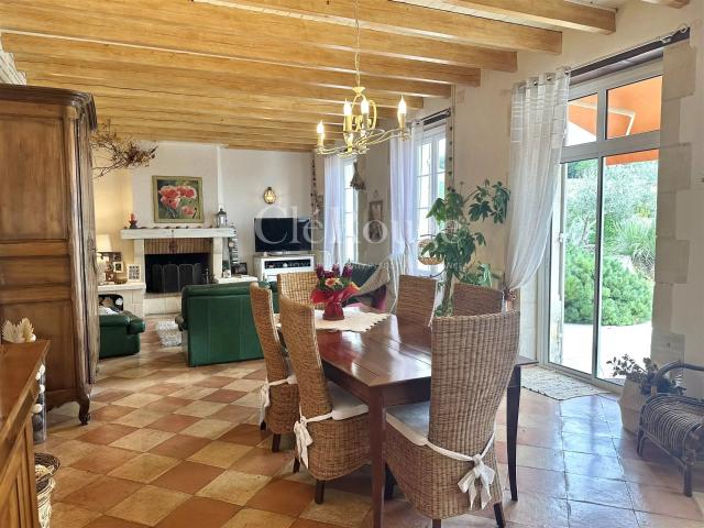 Maison de Maître avec Piscine et Anciens Chais Viticoles à 6. 230m² Marmande