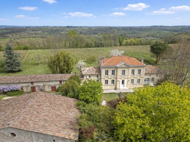 Maison de maître avec piscine et dépendances 390m² Pujols