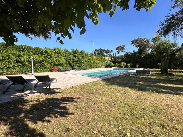 Maison de maître avec piscine, jardin et granges 389m² Trausse