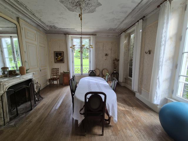 MAISON DE MAÎTRE AVEC TERRAIN dans Village Ardennais