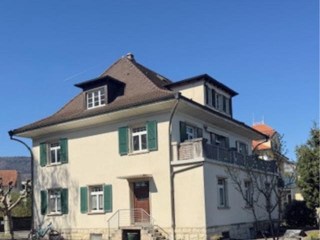 Maison de maître avec un logement un local commercial