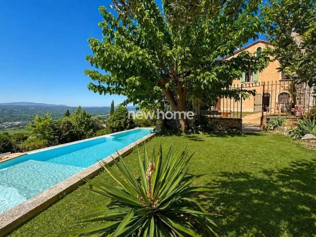Maison de Maitre avec vue panoramique. 300m² Montauroux