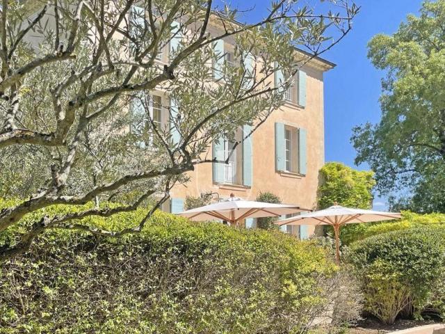 Maison de Maître à vendre à pieds du village de Salernes 223m² Salernes