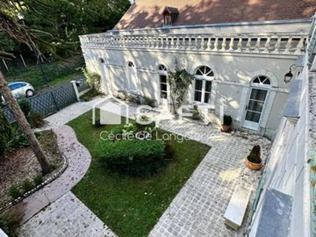 MAISON DE MAITRE BEAUCOUP DE CACHET BIEN RARE