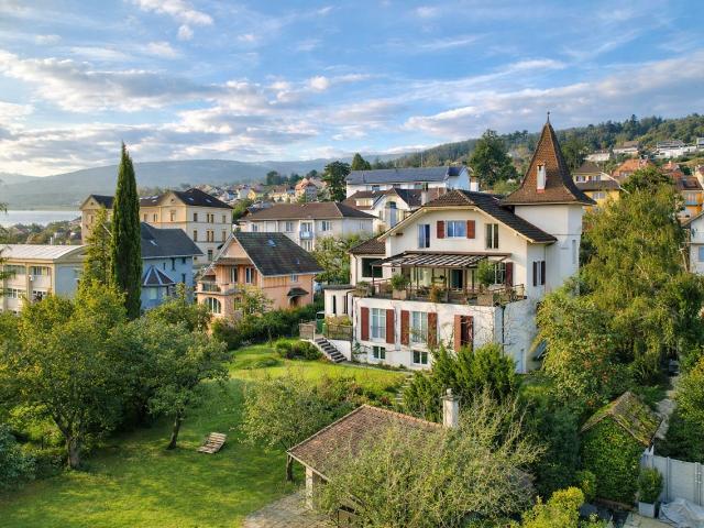 Maison de Maître besteht aus 2 Wohnungen