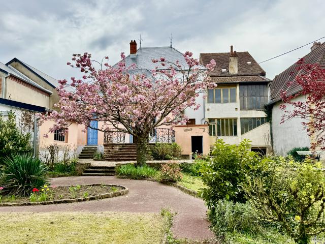 MAISON DE MAITRE DU XIX AVEC JARDIN ET GARAGE