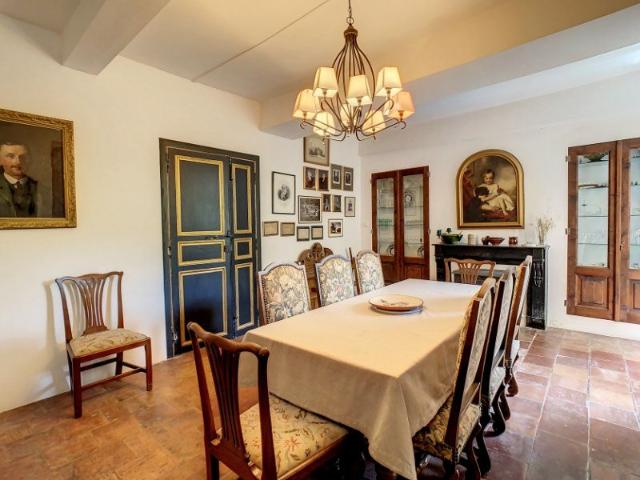 Maison de maitre du 18ème avec piscine, appartement indépend. 368m² Pépieux