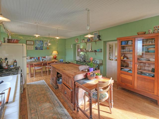 Maison de Maître dans un grand jardin, piscine naturelle et. 153m² Vausseroux