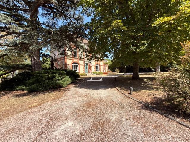 Maison De Maitre De Caractere Avec Parc, Piscine Et Dependan. 403m² Montauban