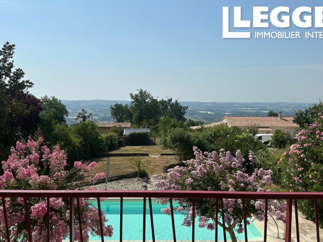 Maison de maitre de village avec 5 chambres, piscine et belle vue