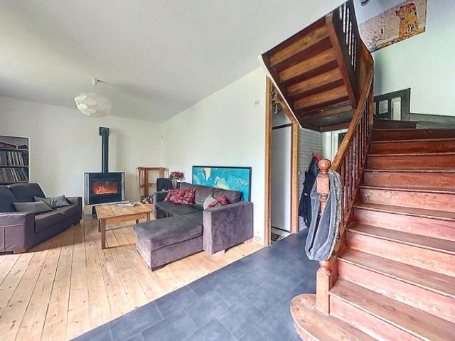 Maison de maître de 180 m² sur terrain d'environ 7 000 m² avec hangar et espaces extérieurs aménagés ? Maroué