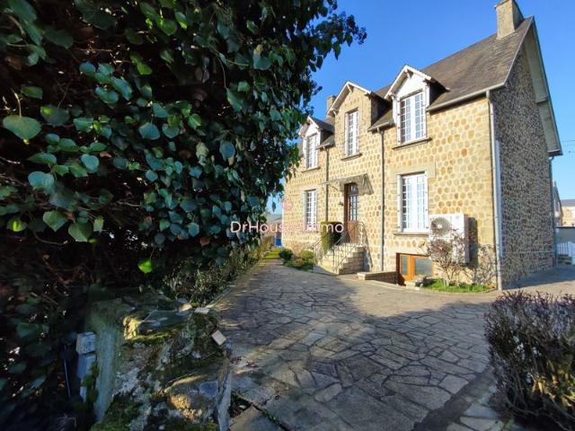 Maison de Maître en coeur de ville et dans un quartier au calme 4 chambres Terrain clos Garage attenant