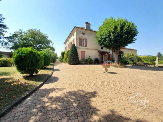 Maison de maître en pierre Piscine Dépendances 400 m2