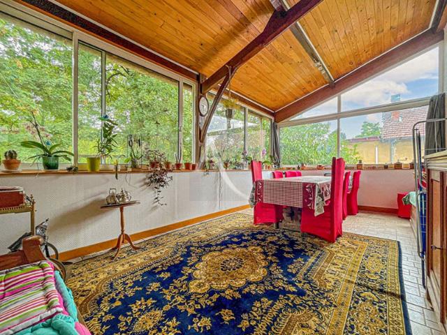 Maison de maître grand Jardin et puits, proche commerces