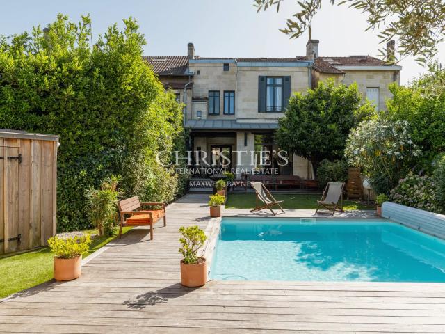 MAISON DE MAÎTRE RÉNOVÉE AVEC MAISON D'INVITÉS, PISCINE ET GARAG
