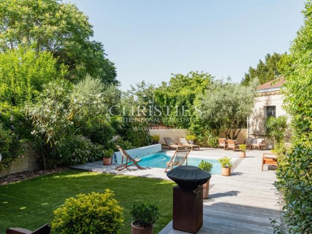 MAISON DE MAÎTRE RÉNOVÉE AVEC MAISON D'INVITÉS, PISCINE ET GARAGES