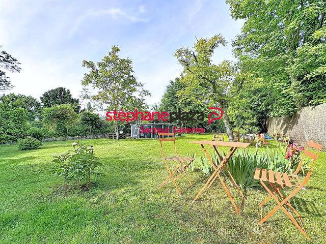 Maison de Maître rénovée avec superbe jardin au Bouc d'Or