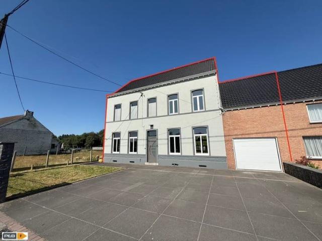 MAISON DE MAÎTRE SPACIEUSE AVEC GARAGE ET GRAND JARDIN