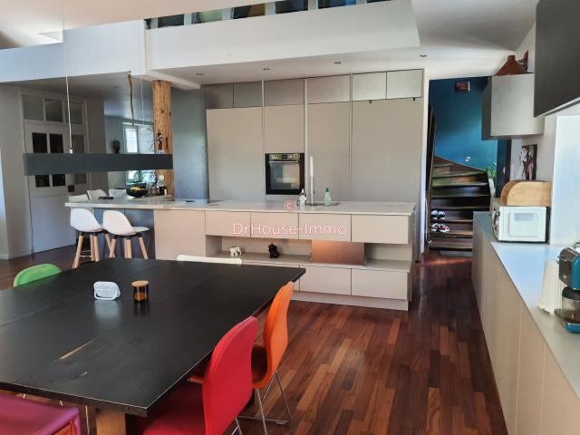 Maison de maitre spacieuse et lumineuse de 195m² avec 6 pièces dont 3 chambres avec une dépendance sur un terrain de 1429m2 à Spechbach