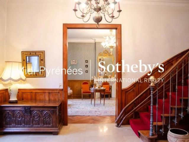 Maison de Maître XIX° de 500 m² habitables en coeur de ville