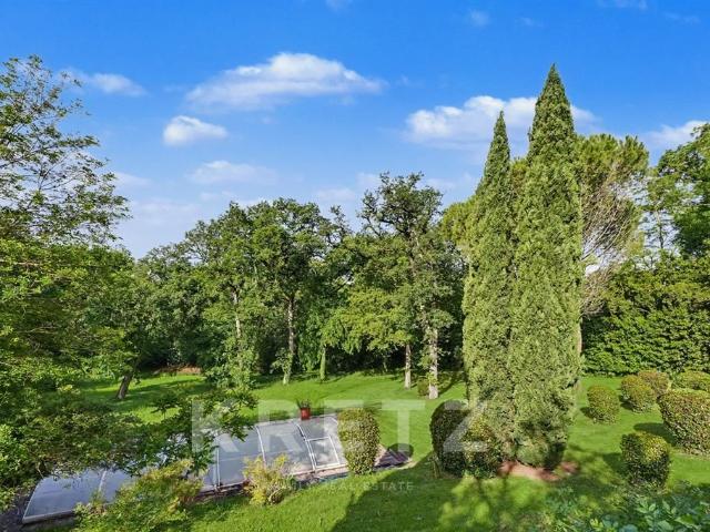 Maison de Maître 15 pièces avec parc 1,2 Hectares dans le La. 350m² Toulouse