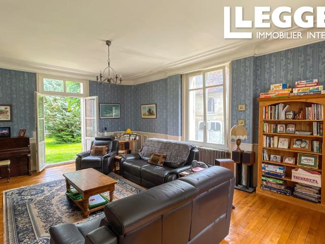 Maison de maître 16 pièces avec T3 gîte 4 étoiles à 60250 Mouy