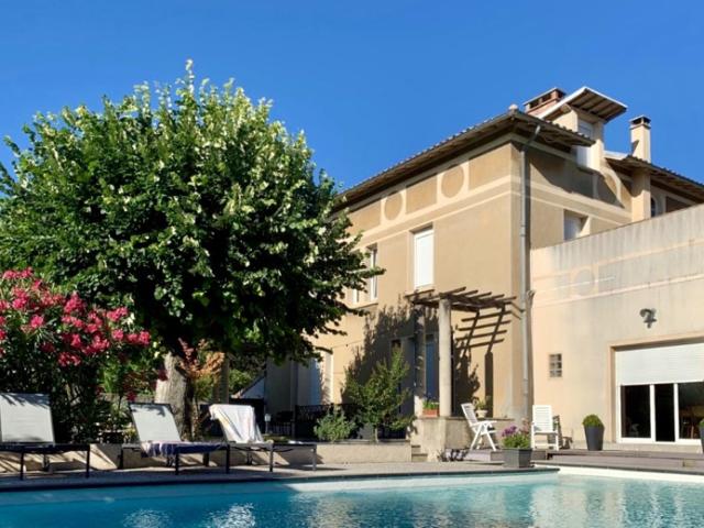 MAISON DE MAÎTRE 330 m2 PISCINE TERRAIN 1 400 m2 CENTR