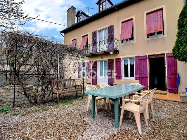 Maison de Maitre 13 pièces à FRAISANS